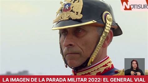 La Imagen De La Parada Militar El General Vial Frente A Boric