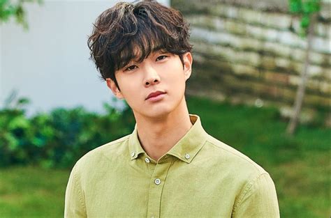Gay Korean Men Voted On Their 20 Favorite Male Korean Celebrities Out