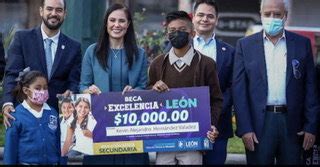 Entrega Le N Becas Excelencia