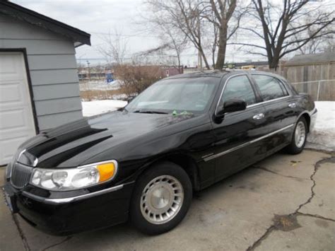 Find Used 2002 Lincoln Town Car Executive L Sedan 4 Door 46l In