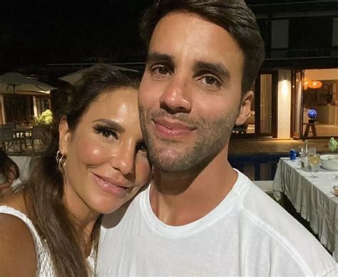 Ivete Sangalo conta o que faz para apimentar relação marido