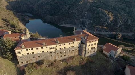 Un Pueblo Entero De Zamora Cuelga El Cartel De Se Vende Por