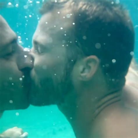 Underwater Barefaced Gay Kiss Video 2 ThisVid