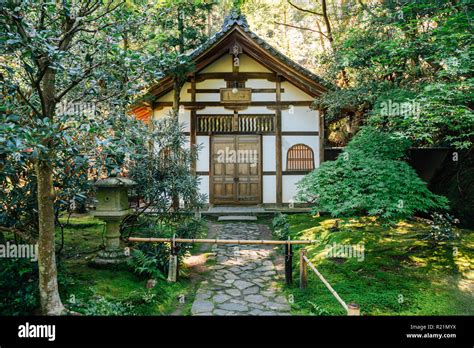 Honen-in Temple traditional architecture in Kyoto, Japan Stock Photo - Alamy