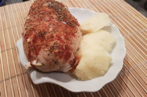 Filet Faszerowany Czosnkiem Z Pure Ziemniaczanym Z Pasternakiem