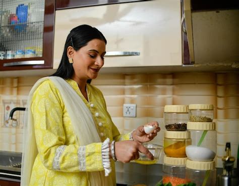 Premium Photo Woman Cook In Her Kitchen Indian Pakistani Model