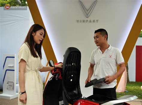 Nhiều sao hot girl hot boy hào hứng rủ nhau tới ngắm nghía và đi thử xe VinFast