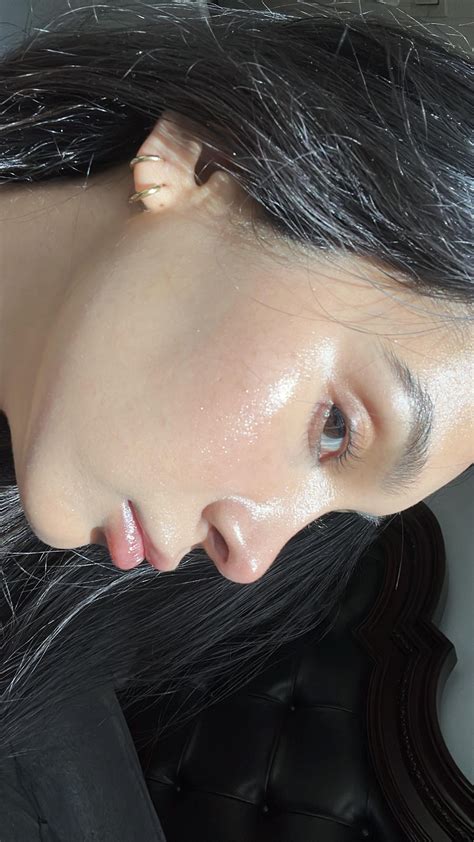 Tiny white bumps : r/SkincareAddicts