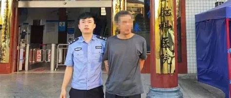 【夏季治安打击整治“百日行动”】男子未按时服药精神病发 民警将其制服送医 李某 报警 治疗