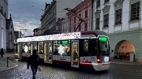 Fotogalerie Vánočně vyzdobená tramvaj v Olomouci 21 listopadu 2022