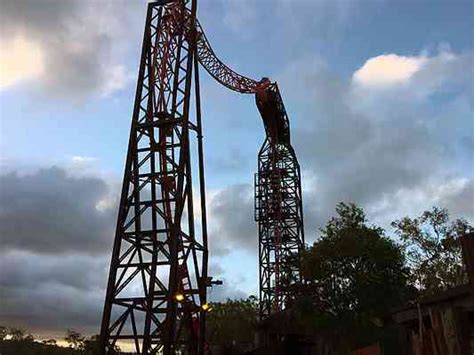 Buzzsaw Roller Coaster At Dreamworld Parkz Theme Parks