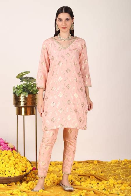 Buy Peach Chanderi Embroidery Zari Phool V Neck Pattern Kurta With Pant