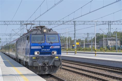 PKP Class EP09 EP09-021 | Arriving at Rybnik station in sout… | Flickr