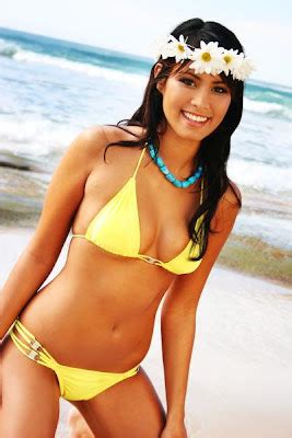 Lisa Jenkins In Sexy Bikini