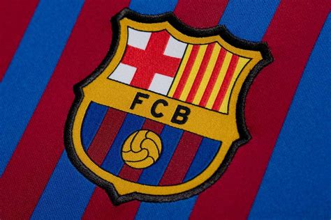 VIDÉO Le FC Barcelone officialise le nouveau maillot domicile pour la