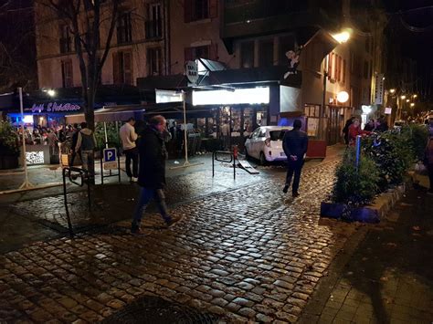 Haute Loire Une Voiture Percute La Terrasse Dun Bar Au Puy En Velay