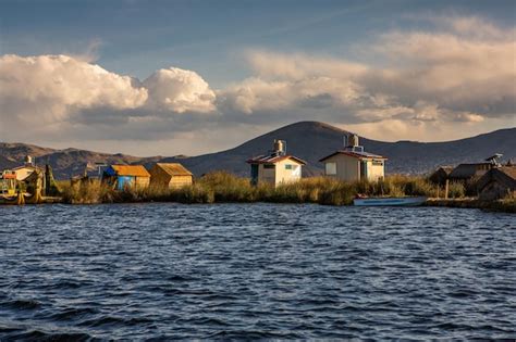 El Lago Titicaca Es El Lago M S Grande De Am Rica Del Sur Y El Lago