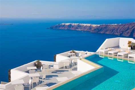 4 Hotel tips for picking the right hotel in Santorini - Blue Island Rental