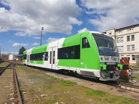 První modernizovaný Stadler RegioShuttle je už v Lounech