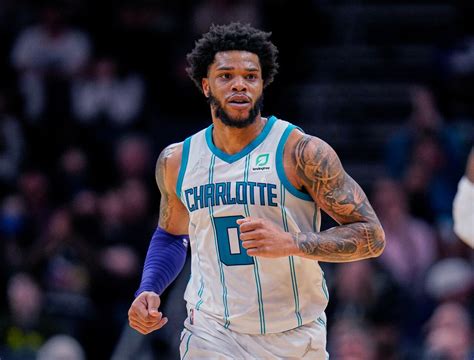 Charlotte Hornets’ Miles Bridges surrenders to police after warrant