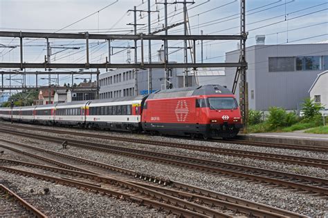 Re 460 027 6 durchfährt den Bahnhof Rupperswil Bahnbilder de