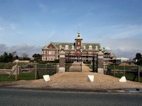 Rustington Convalescent Home © Paul Gillett Cc By Sa20 Geograph