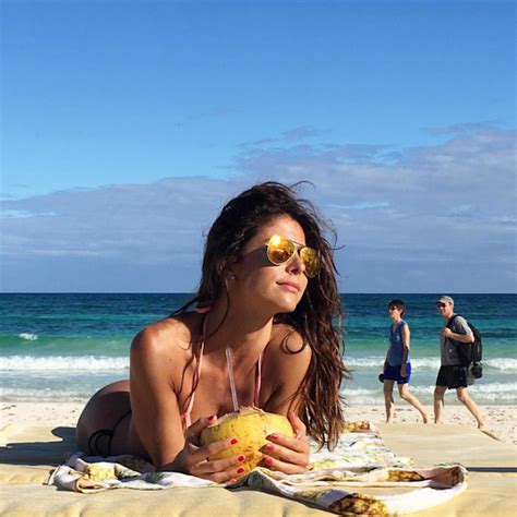 El sensual álbum de Majo Martino la notera hot de vacaciones sola en el paraíso