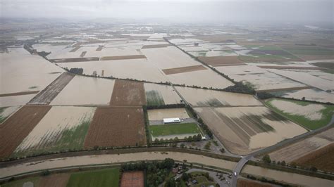Hunderte flüchten vor Flut: Wer bezahlt die Schäden?