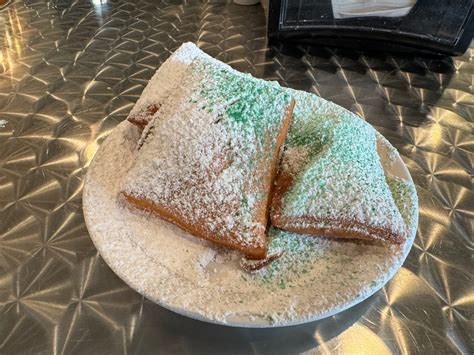 how to pronounce beignets