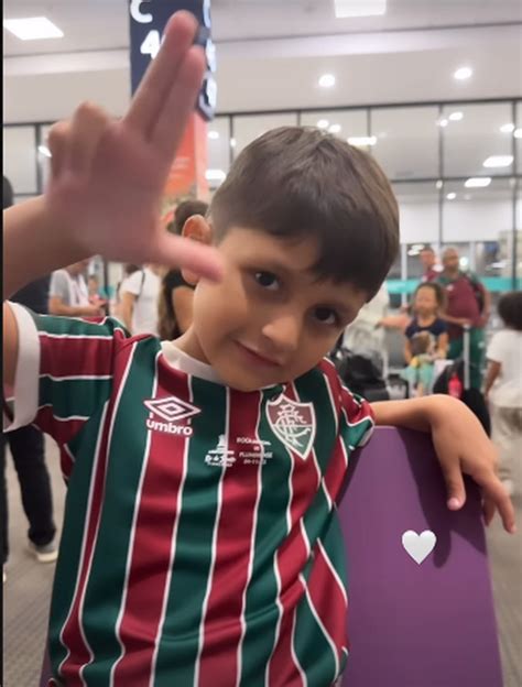 Artilheiro Do Fluminense German Cano Recebe Fam Lia Na Ar Bia Saudita