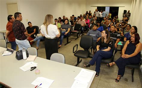 Prefeito Empossa Aprovados Em Concurso P Blico Da Rede Municipal De