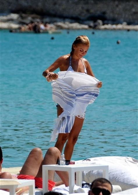 Ece Erken bikini şovuyla dikkatleri üzerine çekti