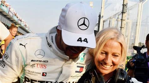 Lewis Hamilton Et Angela Cullen Le Physio Du Pilote Mercedes F Fait