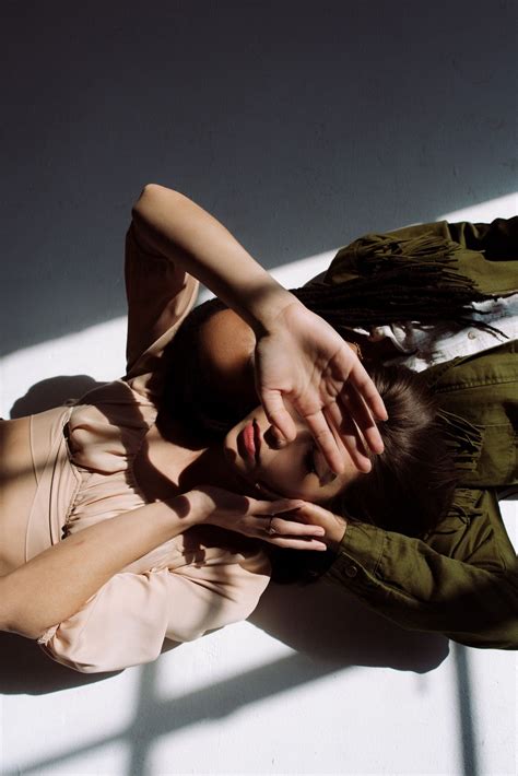 Discover Lesbian Poses And Lesbian Ideas Poses Lesbian Couple Cute Lesbian Couples And More