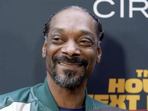 How rich is Snoop Dogg's baby mama Laurie Holmond? Net worth