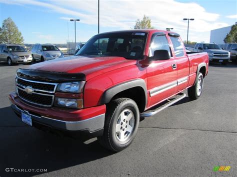 2007 Victory Red Chevrolet Silverado 1500 Classic Z71 Extended Cab 4x4 71860935