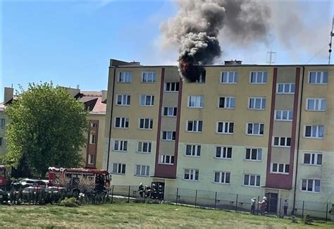 Paliło się mieszkanie w bloku w Solcu Kujawskim Lokator zabrany do