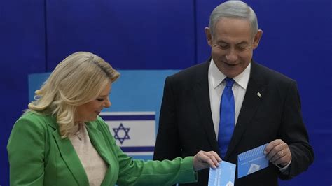 El Ejército Acude Al Rescate De La Mujer De Netanyahu Rodeada De