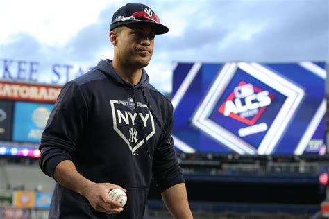 Giancarlo Stanton injury: Yankees slugger strains calf, status for ...