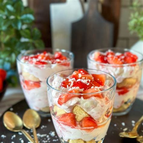 Tiramisu Met Aardbeien In Een Glaasje Familie Over De Kook