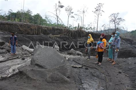 Aliran Lahar Gunung Semeru Antara Foto