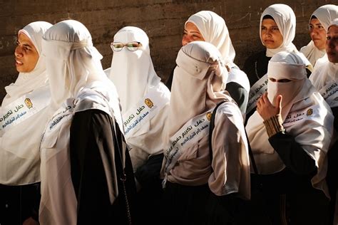 Egypte les filles mémorisatrices du Coran ont été honorées