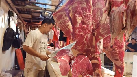 Daging Sapi Segar Baru Turun Dari Jagal Motong Dua Ekor Sapi Bx