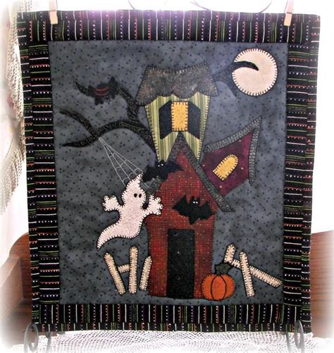 Haunted House Via Craftsy Hanging Quilts Quilt Patterns Small