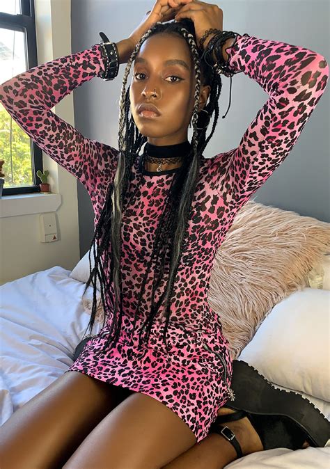 Petite Ebony: The Ultimate Guide (Don't Miss Out!) Image 3