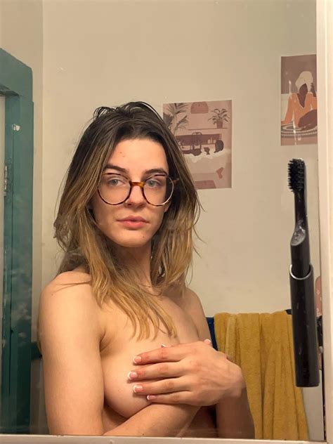 No Peeking Nudes Handbra Nude Pics Org