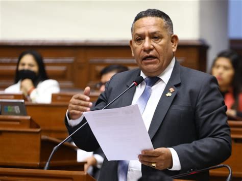 Congreso Esdras Medina renunció a la bancada de Somos Perú