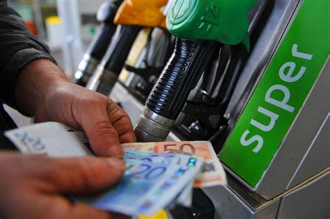 Benzina Ancora Su La Verde Vicina Ai Euro Lettera