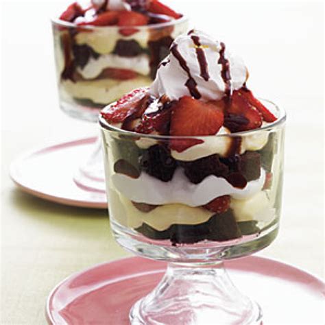 Chocolate Trifle / Chocolate Trifle Recipe - CakeWhiz : Try one of our deliciously different ...