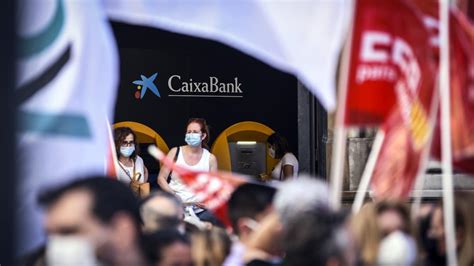 Empleados De CaixaBank Se Concentran Este Martes Ante La Sede De Palma